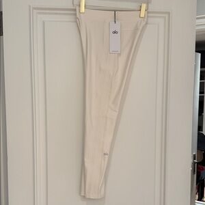 NWT ALO Yoga Airlift High-Waist Leggings in Ivory